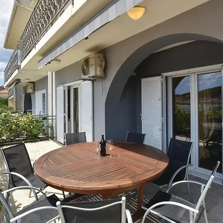 Holiday Kneza Trpimira I Ferienhaus