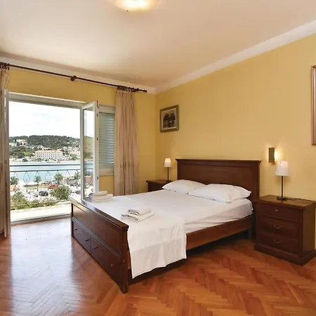 Holiday Kneza Trpimira I Ferienhaus