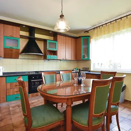 Holiday home Holiday Kneza Trpimira I *